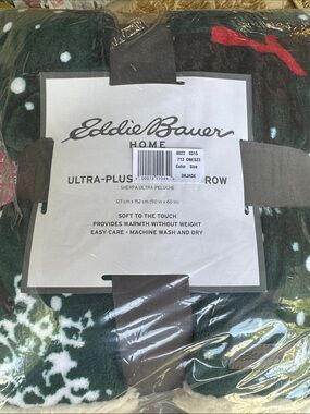 Eddie Bauer Dark Green & White Sherpa Throw Blanket